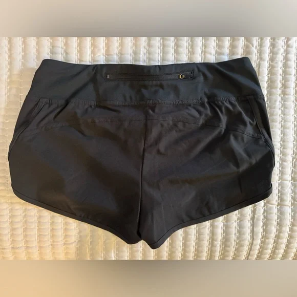 Lululemon speed up shorts - black, size 6, 4 inch inseam - Picture 6 of 8